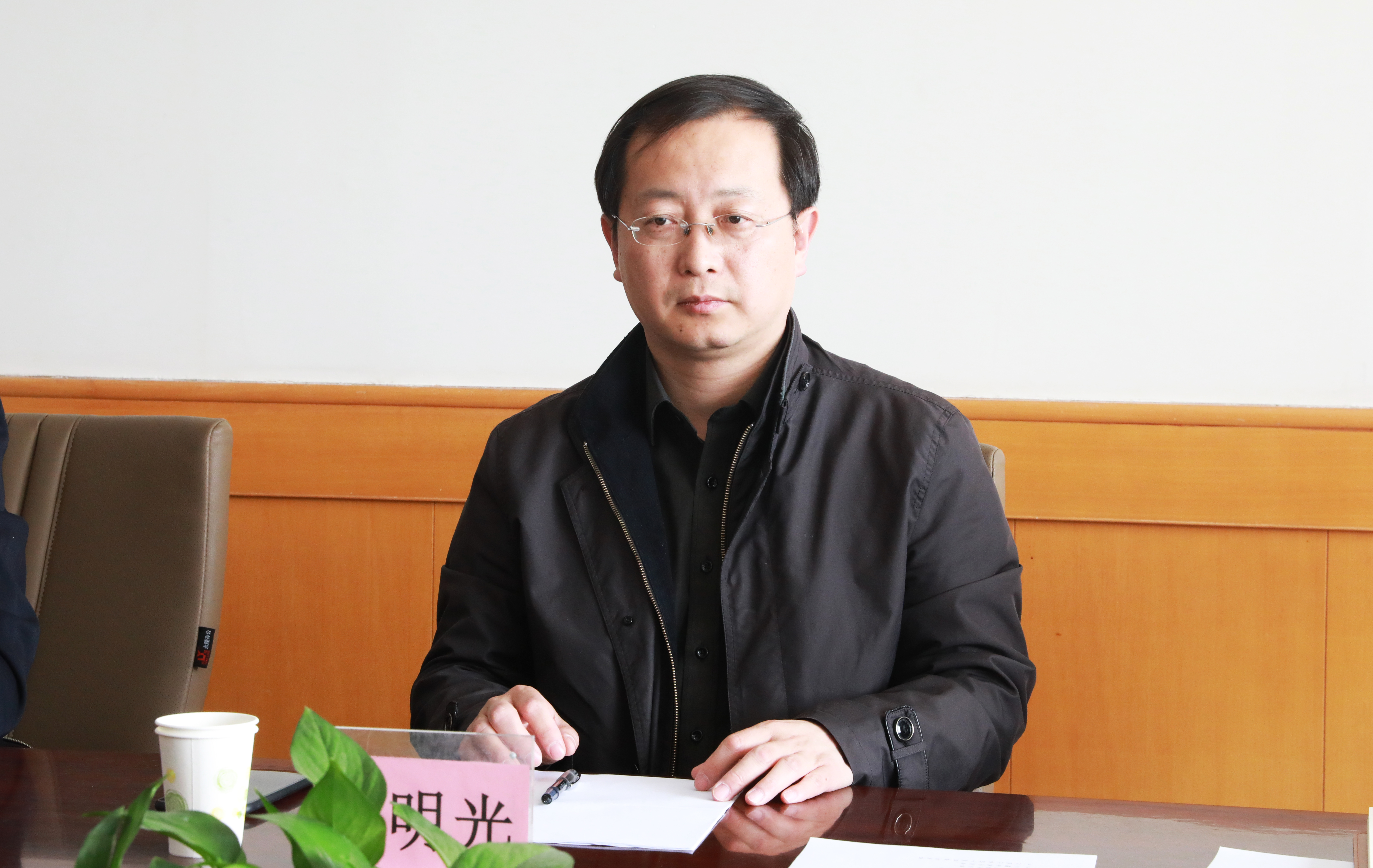 省委组织部干部五处正处级调研员杨明光宣布中共河北省委决定并讲话