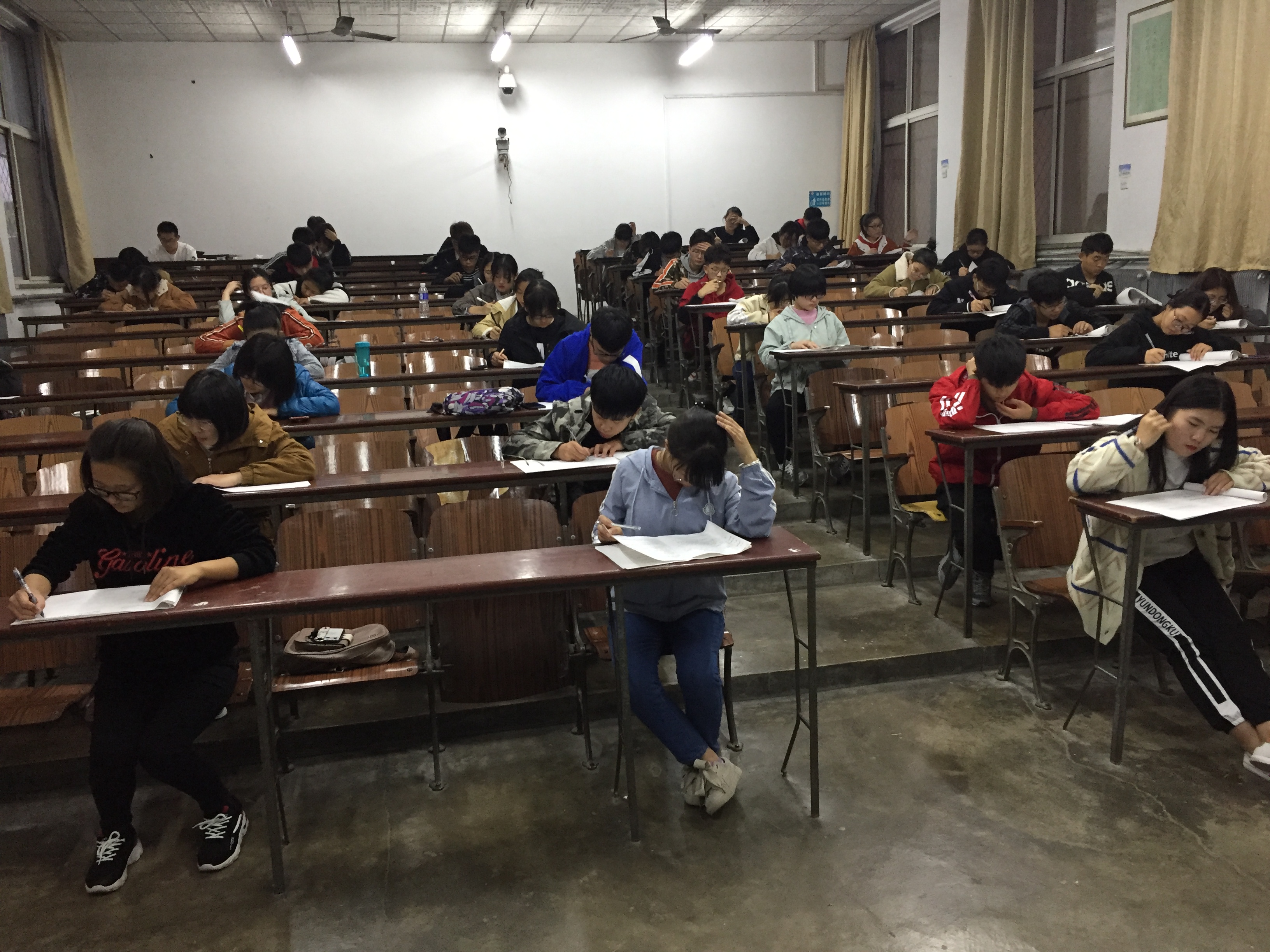 食品学院举办2018级学生手册模拟考试