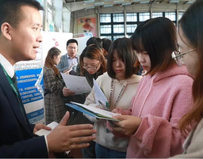 招聘毕业生_毕业生招聘展架图片(3)