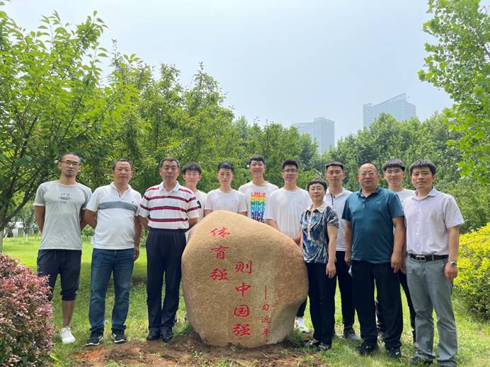 说明: C:\Users\Administrator\Desktop\合影二.jpg