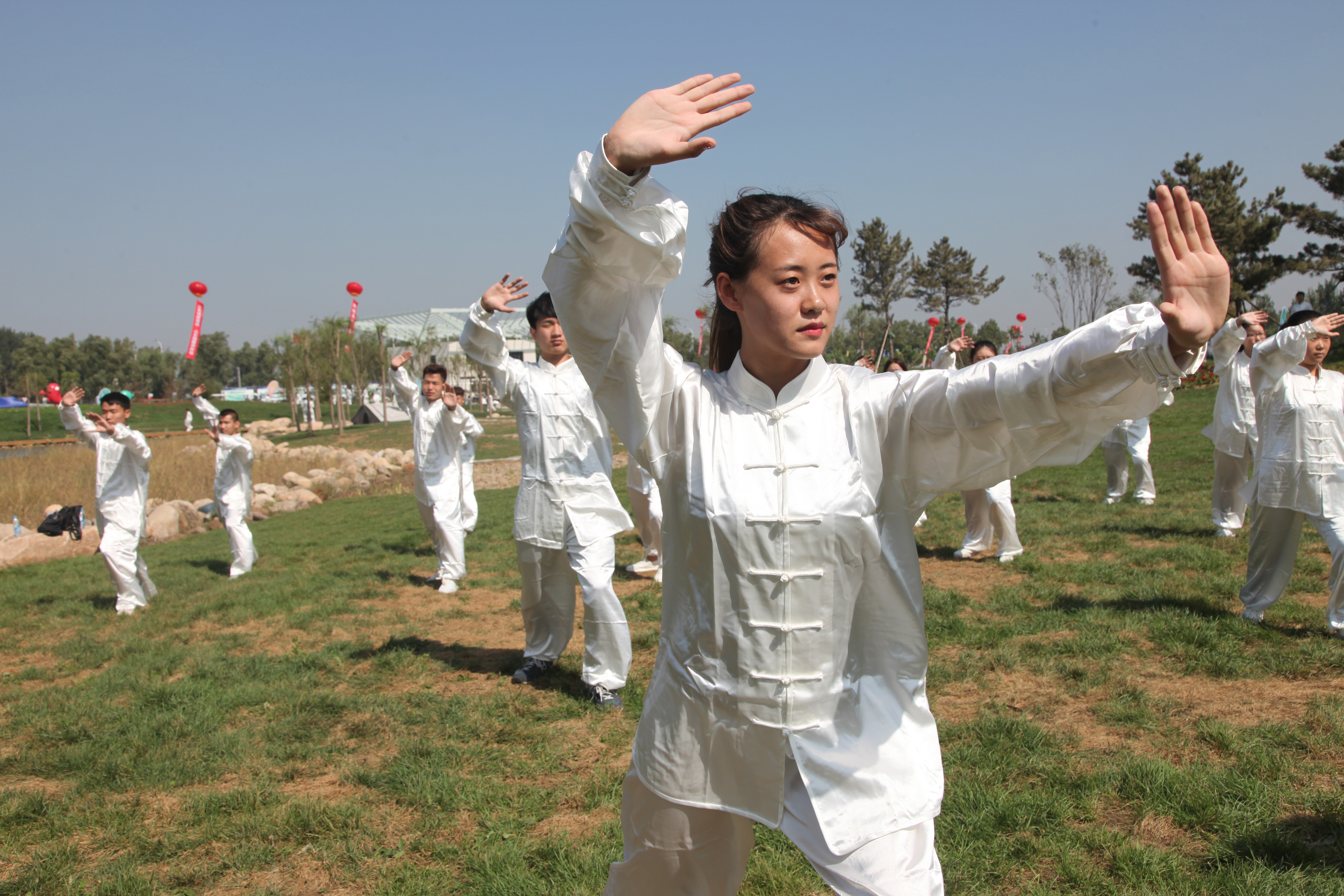 我校太极拳古筝表演助力省旅发大会