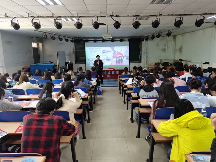说明: H:\5.13\艺术学院举办2021届毕业生招聘宣讲会\艺术学院举办2021届毕业生招聘宣讲会\照片.jpg