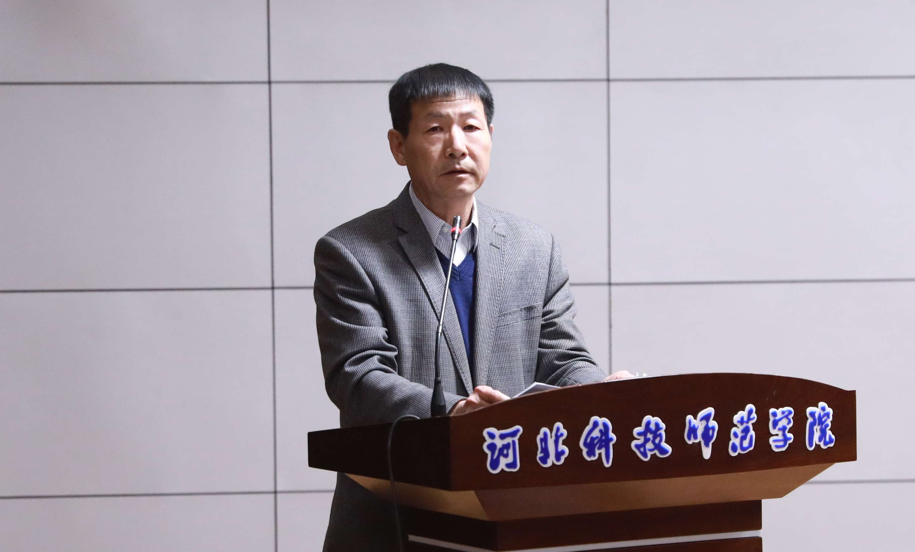 我校2018年学生工作总结表彰大会在秦皇岛校区举行,副校长张福喜出席