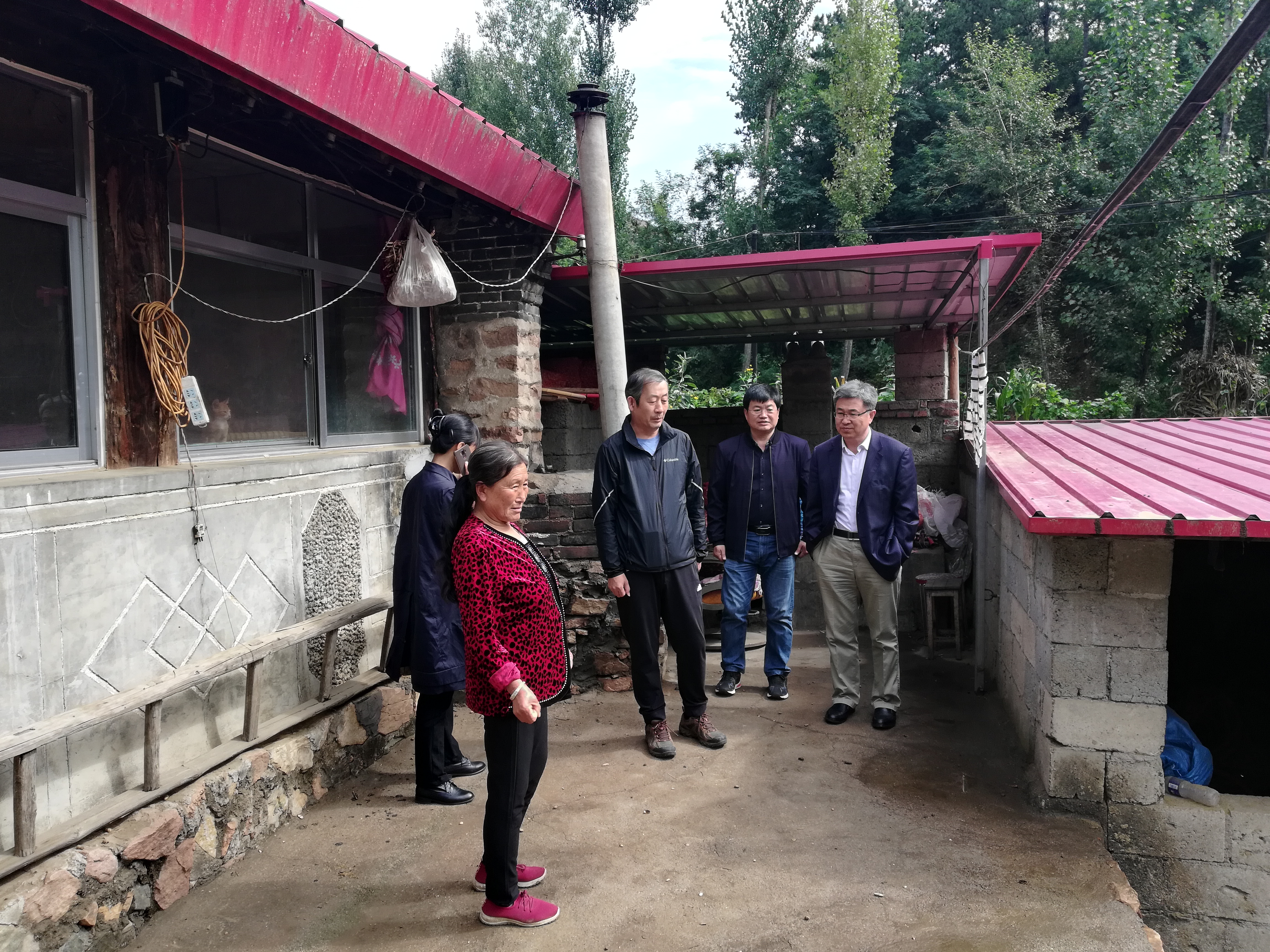 兰耀东在张庄村走访慰问