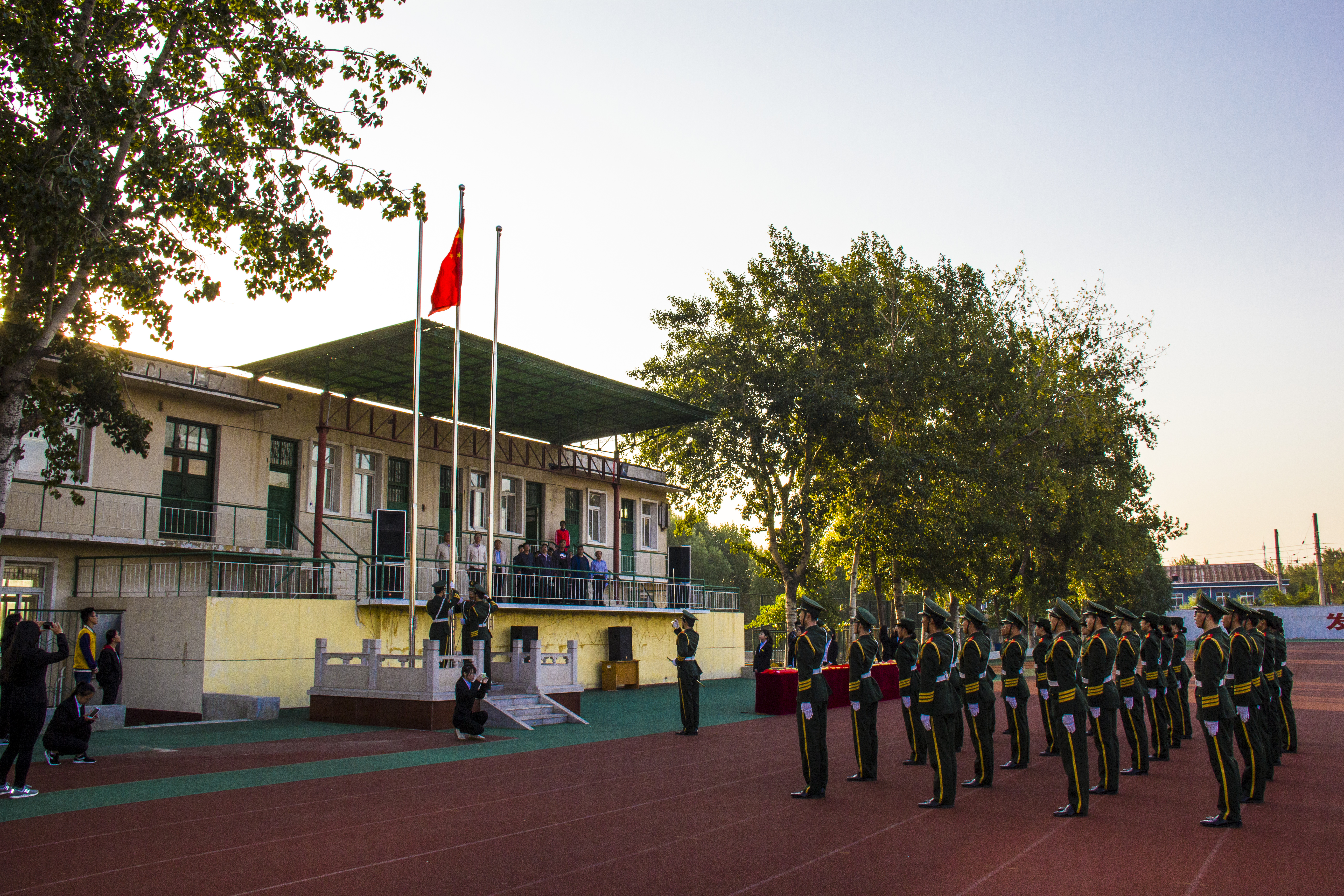我校隆重举行"升国旗唱国歌,祖国在我心中"主题活动-河北科技师范学院
