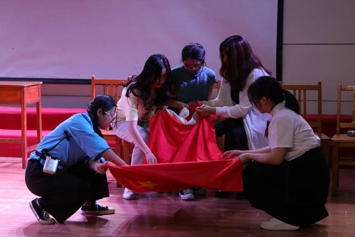 说明: H:\6.7新闻\4-1演出现场.JPG 说明: H:\6.7新闻\4-1演出现场.JPG